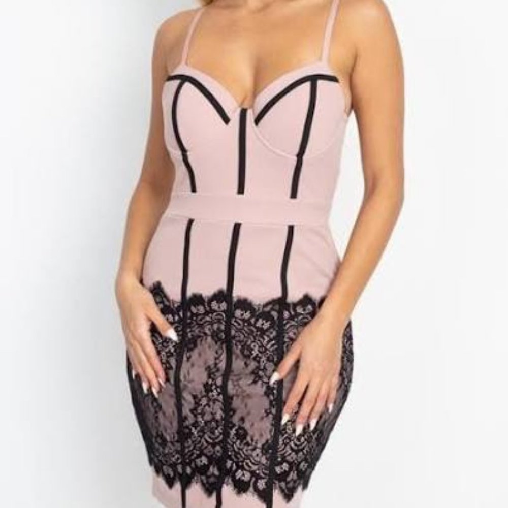 Contrast trim lace mini dress